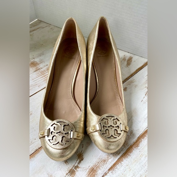TORY BURCH Gold Metallic Leather Wedges Mini Miller heels Women's Sz 8.5 EUC - Picture 15 of 15